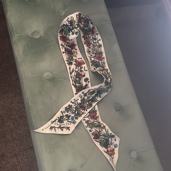 Christian Dior scarf. - Picture 5 of 6